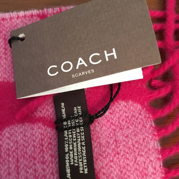 NWT Coach Fuschia Fringe Scarf - Picture 4 of 6
